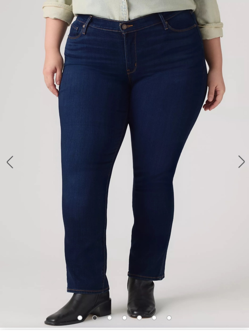 Levi's Women’s Dark wash 505 Straight leg  Jeans. Size 16